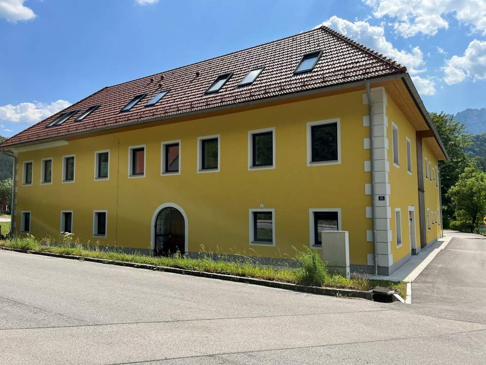 Liebevoll renoviertes Ertragsobjekt mit 14 Wohneinheiten incl. Bauland