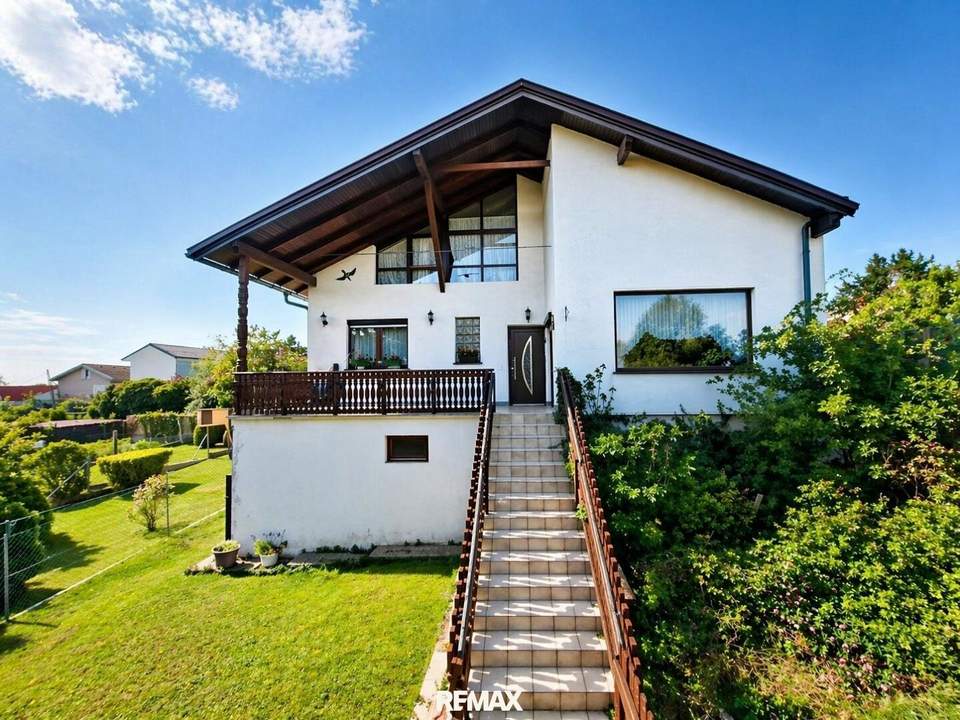 Großes Einfamilienhaus plus Gästehaus in ruhiger Lage mit tollem Ausblick