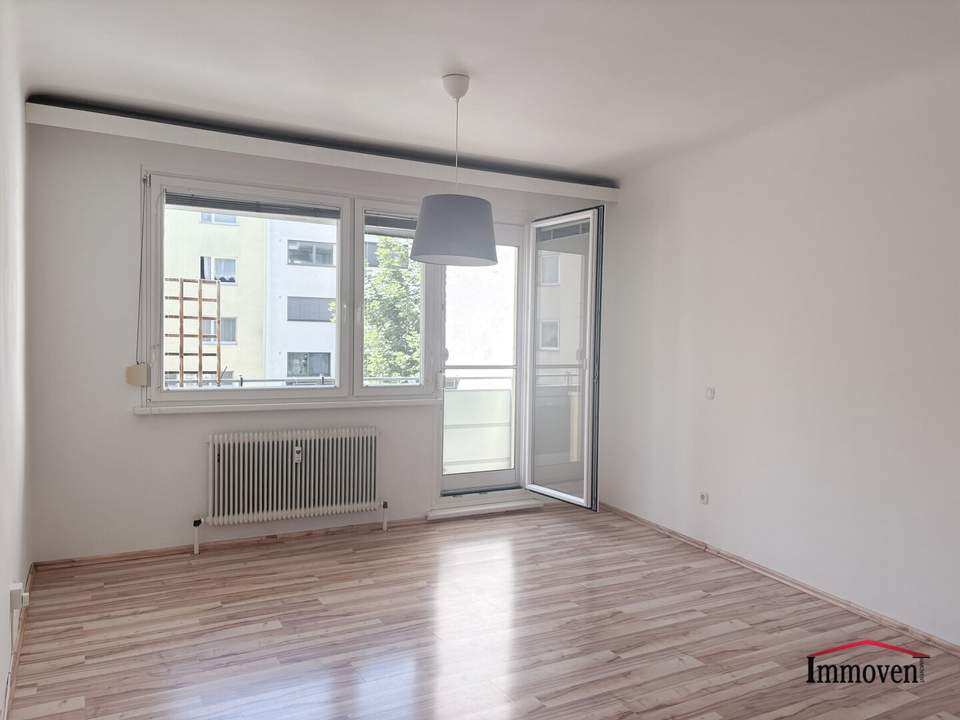 DIREKT AN DER ALTEN DONAU - Helle 3-Zimmerwohnung mit sehr guter Raumaufteilung und Loggia