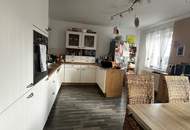 Ein ruhiger Rückzugsort mit Möglichkeiten – zwei Wohnhäuser auf großzügigem Grund