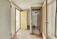 Sanierungsbedürftiges Wohnhaus mit Nebengebäuden