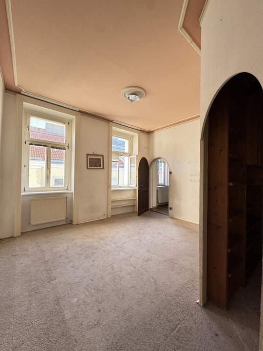 Altbau-Juwel mit Entwicklungspotenzial nahe Augarten – 78 m² in absoluter Ruhelage