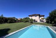 Tolles Zweifamilienhaus mit Einliegerwohnung, sonniger Terrasse, Keller, Doppelgarage und Pool!