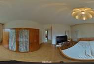 Vorne Garten. Hinten Grün. Innen viel Licht und Wohnqualität.