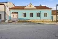 Herzstück der Weinviertler Baukunst aus der Jahrhundertwende: Bauernhof mit Nebengebäuden