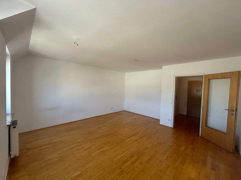 Charmante 1-Zimmer-Dachgeschosswohnung im 13. Bezirk!