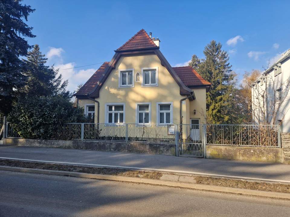 SANIERUNGSBEDÜRFTIGE VILLA IM JUGENDSTIL MIT TRAUMHAFTEM GARTEN SAMT ALTBAUMBESTAND IN ALLERBESTER WOHN- UND ZENTRUMSLAGE
