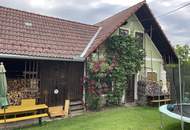 Liegenschaft mit 2 Wohnhäusern und Wirtschaftsgebäuden in Ruhelage