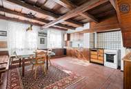 Charmantes Bauernhaus mit großem Grundstück, langgezogenem Hof, 2 Wohnungen und einem Swimmingpool