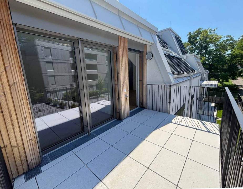 STOCK IM WEG - Dacherstbezug mit Balkon, Fitness & Garage