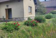 Großzügiges Zweifamilienhaus mit Innenhof, Gewölbekeller und traumhaftem Ausblick