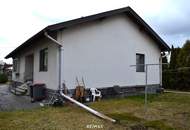 Vorne Garten. Hinten Grün. Innen viel Licht und Wohnqualität.