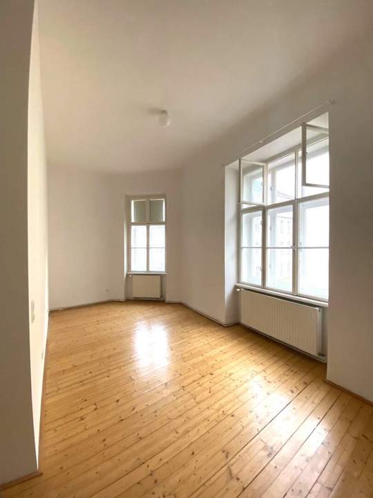 Viel Platz für die Familie: 4-Zimmer-Altbau-Wohnung im Hundertwasserviertel