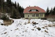 Großzügiges Wohnhaus auf großem Grundstück in idyllischer Lage! Sanierungsbedürftig!
