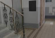 Sanierungbedürftige 2- Zimmer Altbauwohnung - 2 Liftstock