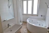 Helle 2-Zimmer Wohnung, Gebäude komplett saniert, ruhige Lage