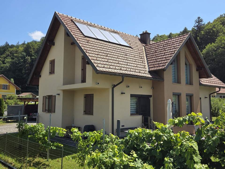 Attraktives drei Giebelhaus mit Luftgalerie in ruhiger Grünlage an einer Sackgasse