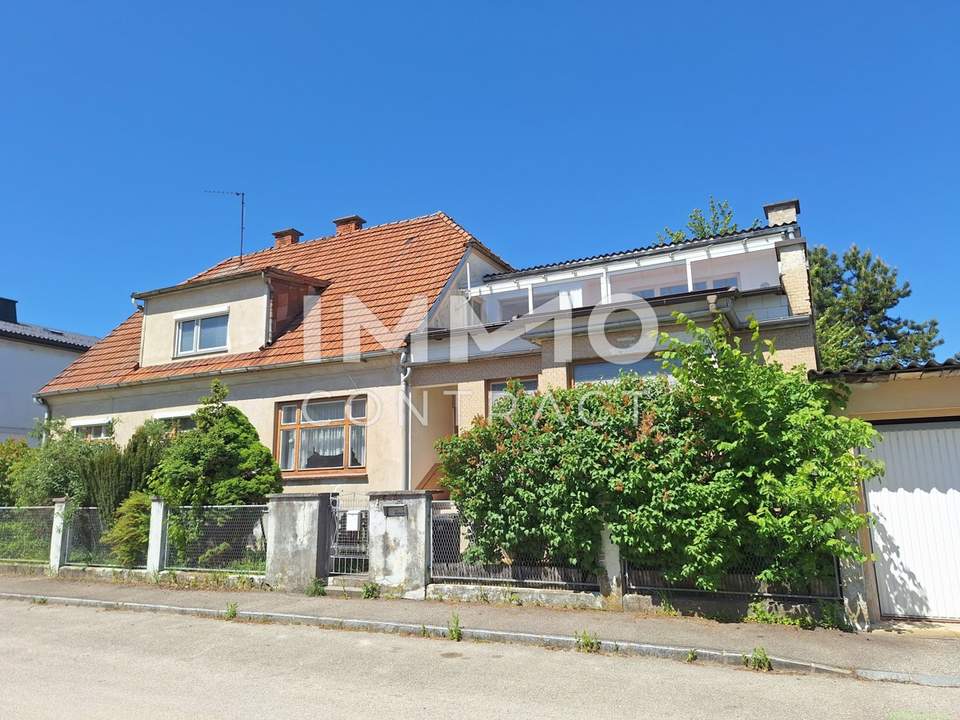 Älteres Haus mit großen Grund in ruhiger Siedlungslage von Amstetten, Sanierungsbedarf!