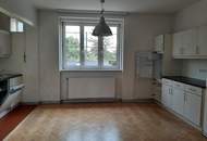 Helle 3-Zimmer-Wohnung mit Loggia in zentraler Lage