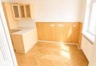 Prestigehaus Sanierungsbedürftige Altbauwohnung 3 Zimmer
