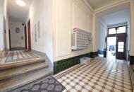 2-Zimmer-Altbauwohnung nahe U1 | Balkon vorübergehend bewilligt