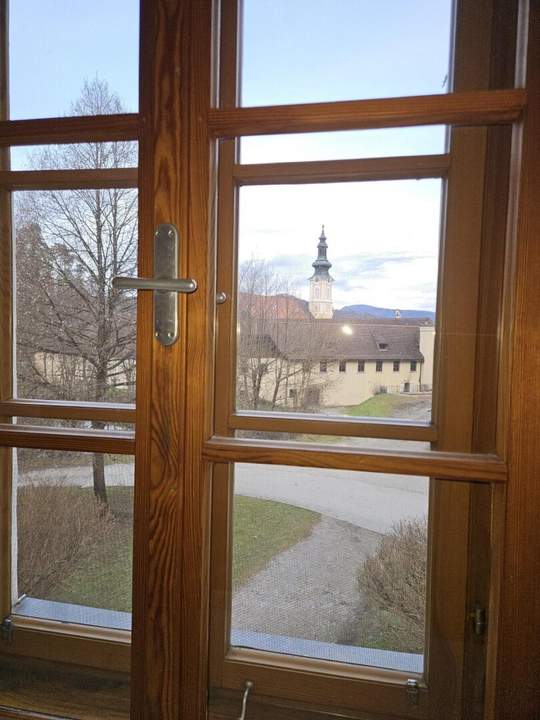 Unbefristete 3-Zimmer-Wohnung mit schönem Ausblick und Balkon!