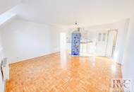 Stilvolle Dachgeschosswohnung in gepflegtem Altbau