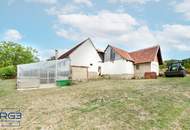 Saniertes Landhaus in Einzellage mit 6.961 m² Grund, Wirtschaftsgebäuden und Werkstätten