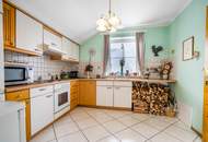 Vielseitige Liegenschaft mit zwei Wohnhäusern, Wirtschaftsgebäuden, Nutzflächen und Wald