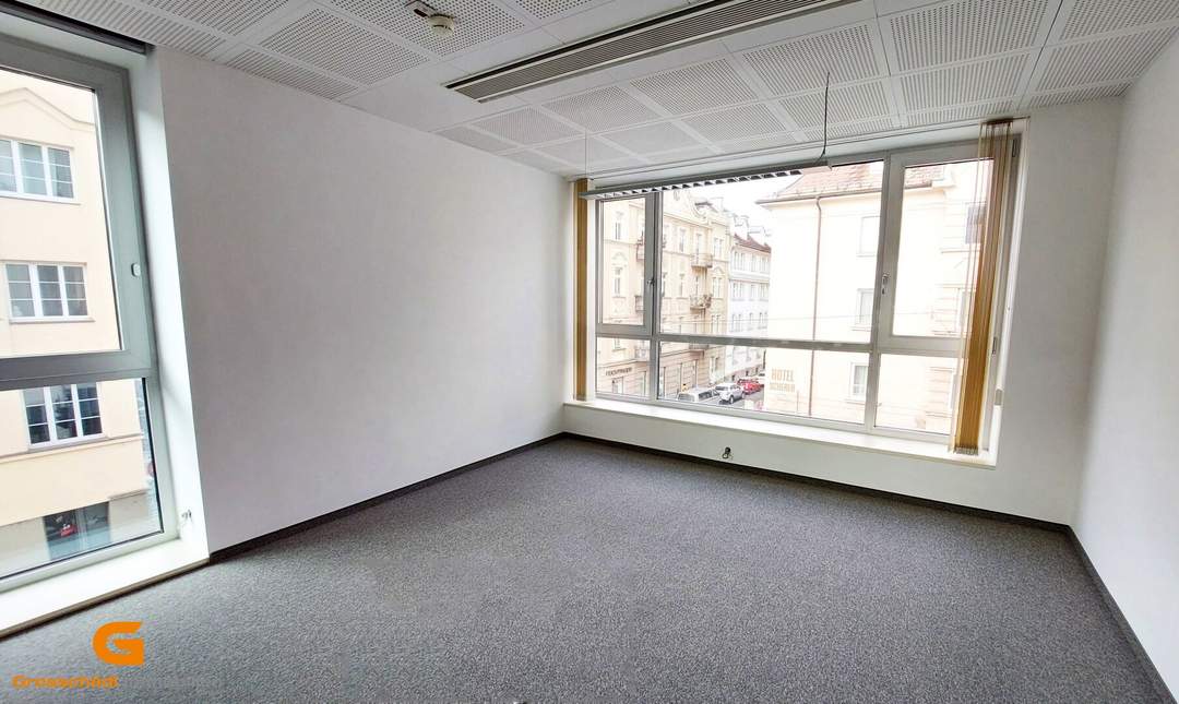 Erstbezug nach Renovierung: Top ausgestattetes Büro in Zentrallage mieten