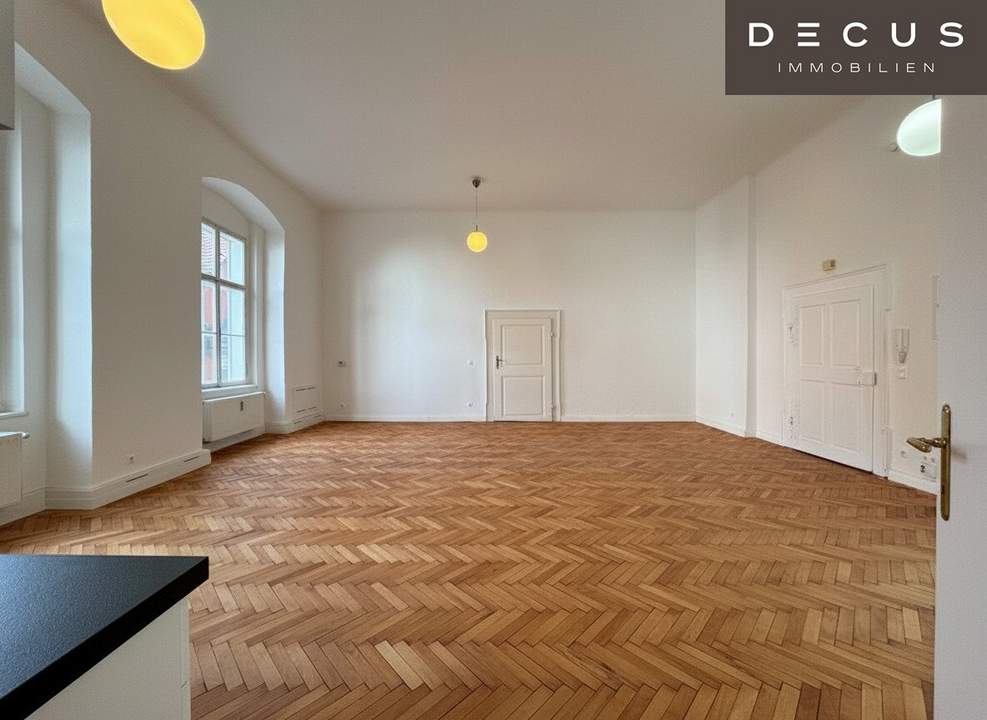 | STILVOLLE RÄUMLICHKEIT FÜR BÜRO, PRAXIS ODER DIENSTLEISTUNGSBEREICH | ZWEI ZIMMER | 2. OBERGESCHOSS | IN WUNDERSCHÖNEM ALTBAU - PALAIS | ZENTRALE LAGE