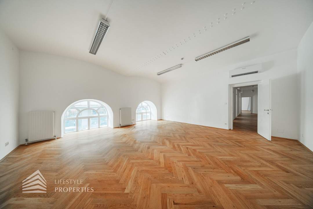 Geräumiges 5-Zimmer Altbau Büro in Toplage