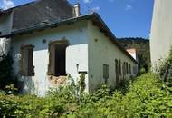 "Grundstück mit erhaltungswürdigem Gebäude!"