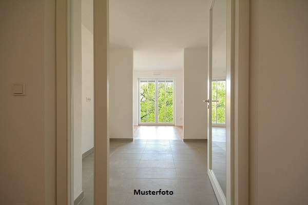 Zweifamilien-Doppelhaushälfte mit Balkon, Terrasse und Garage