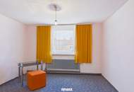 Charmantes Einfamilienhaus mit großzügigem Garten, 2 Garagen und viel Potenzial