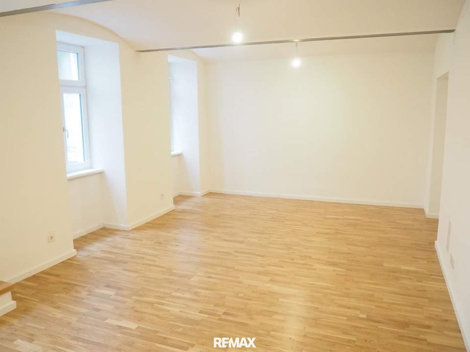 "1-Zimmer-Loft-Studio-Atelier mit Außenfläche| Wunderschön sanierter Altbau!"
