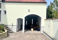 Geniales Stadthaus mit Pool, Poolhaus, großzügigem Wellnessbereich ... alles am neuesten Stand der Technik. Ein zusätzliches Büro/Lager von ca. 120m² als Nebengebäude ist vorhanden.
