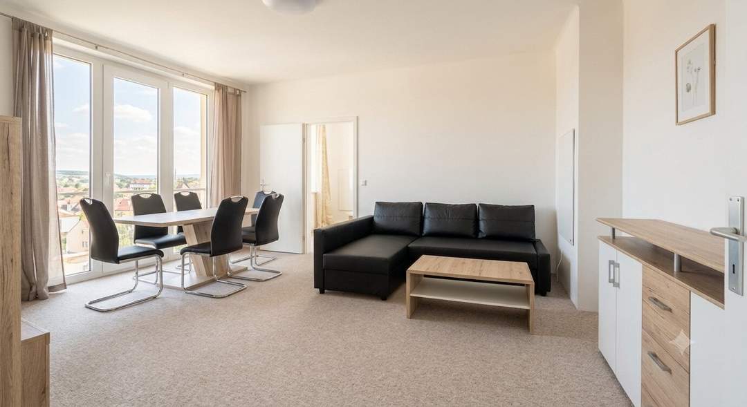 Modernisierte Top-2-Zimmer-Wohnung mit Fernblick & Loggia