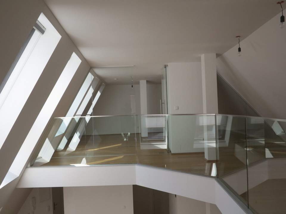 1060! Naschmarktnähe! Tolle Dachgeschoss-Maisonettewohnung mit Terrasse