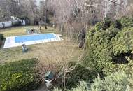 Eine Villa mit Wohnkultur, parkähnlichem Garten und Pool // A Villa of Distinction with Park-Like Garden and Pool //