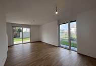 Erstbezug !! Traumhafte Doppelhaushälfte , Wohnkeller mit Garten und 2 Stellplätzen!