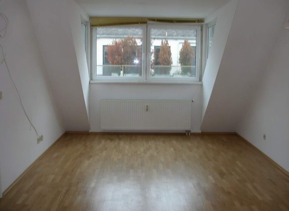Piaristengasse - 2 Zimmer DG-Wohnung zu vermieten