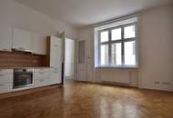 Hofseitiger 2-Zimmer-Altbau mit Balkonoption!