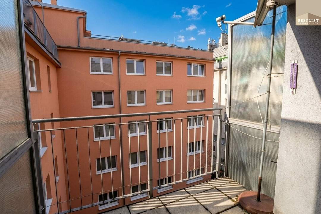 Schöne Wohnung mit einer Südwest-Loggia und Lift!