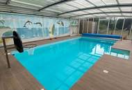 "Gediegene Villa, große Wohnfläche, viele Garagenplätze"