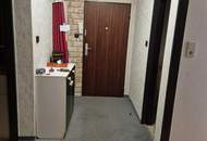 Renovierungsbedürftige 4 Zimmer Wohnung mit Loggia