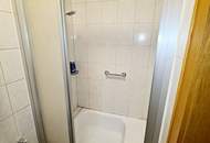 FAMILIENHIT MIT POTENTIAL, 113 m2 Neubau mit Loggia, 4 Zimmer, Küche, 2 Bäder, teilmöbliert, 3. Liftstock, Enkplatz