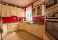 Großes Wohnhaus mit Heurigenlokal / 5 Gästezimmern und einem Miethaus