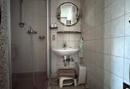 Attraktives Baugrundstück mit sanierungsbedürftigem Haus – Perfekt für Bauträger