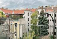 Helle Altbauwohnung mit Balkon und Wohnküche in bester Lage